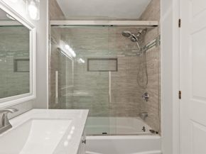 21 Hawthorne Circle 21, Peabody MA 01960