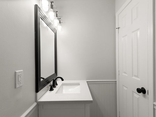 21 Hawthorne Circle 21, Peabody MA 01960