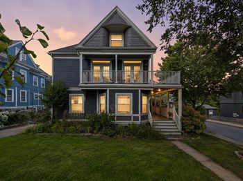 108 Cushing Ave