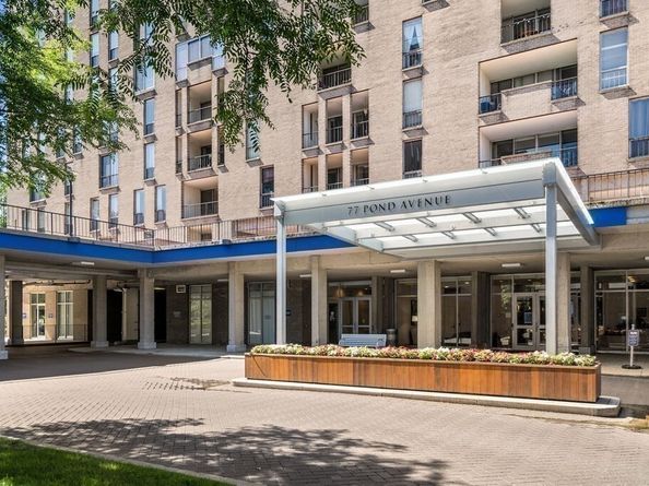 77 Pond Ave 1506, Brookline MA 02445