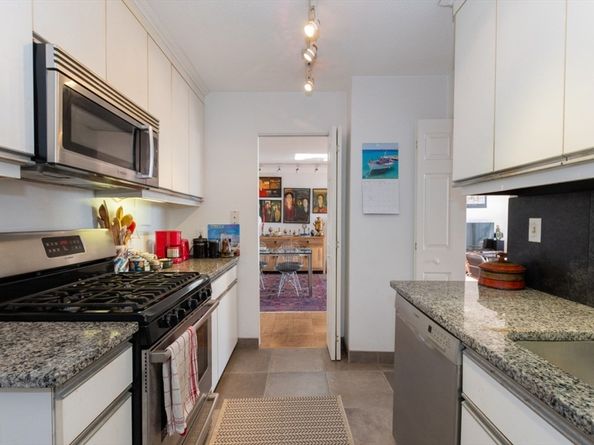 77 Pond Ave 1506, Brookline MA 02445