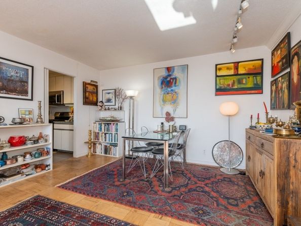 77 Pond Ave 1506, Brookline MA 02445