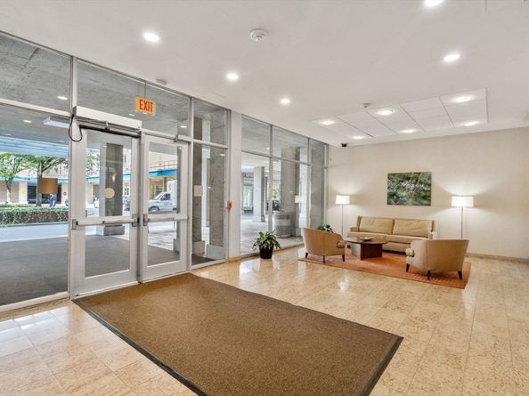 77 Pond Ave 1506, Brookline MA 02445