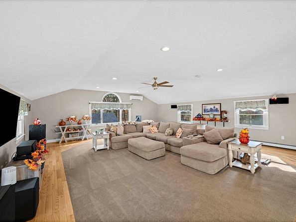 11 Patchs Pond Ln, Wilmington MA 01887