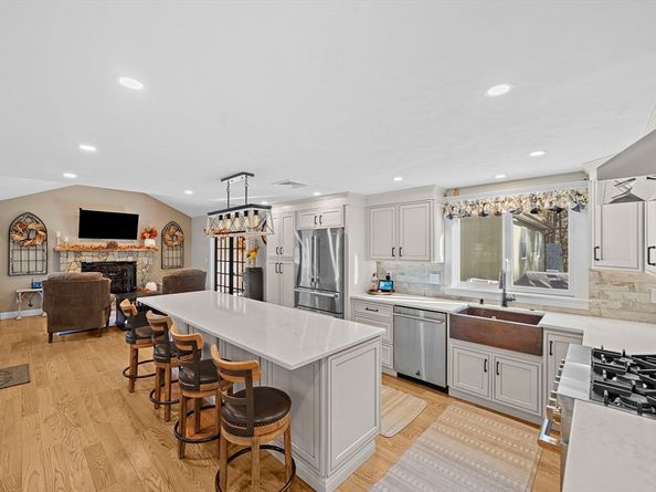 11 Patchs Pond Ln, Wilmington MA 01887