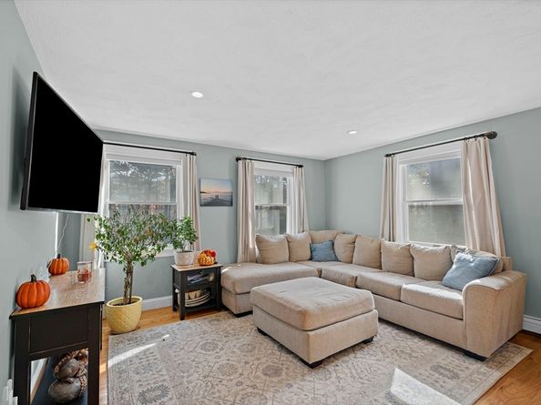 11 Patchs Pond Ln, Wilmington MA 01887