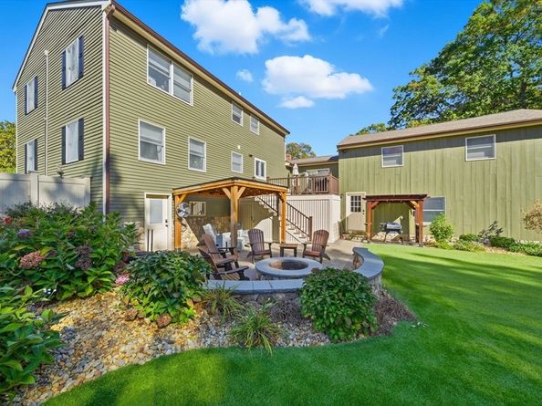 11 Patchs Pond Ln, Wilmington MA 01887