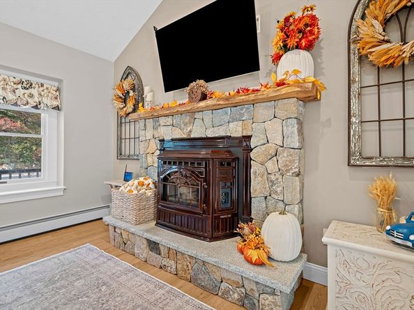 11 Patchs Pond Ln, Wilmington MA 01887