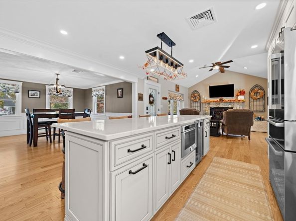 11 Patchs Pond Ln, Wilmington MA 01887