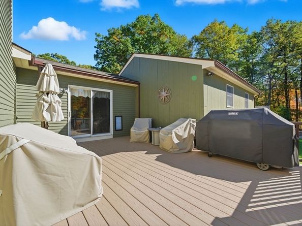 11 Patchs Pond Ln, Wilmington MA 01887