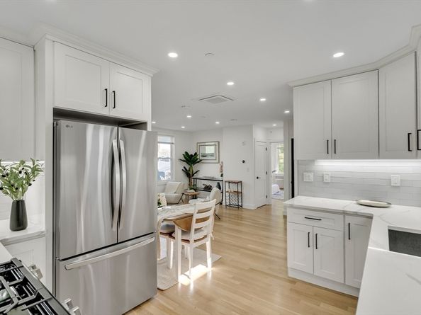 63 Oak St 3, Somerville MA 02143