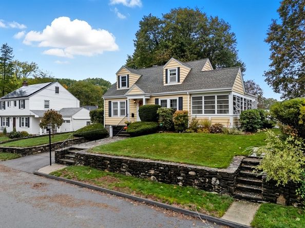 3 Bay Edge Dr, Worcester MA 01604