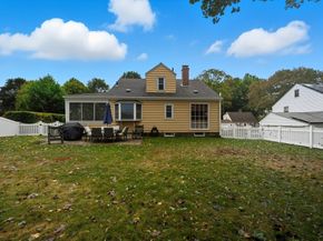 3 Bay Edge Dr, Worcester MA 01604