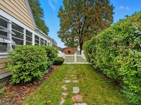 3 Bay Edge Dr, Worcester MA 01604