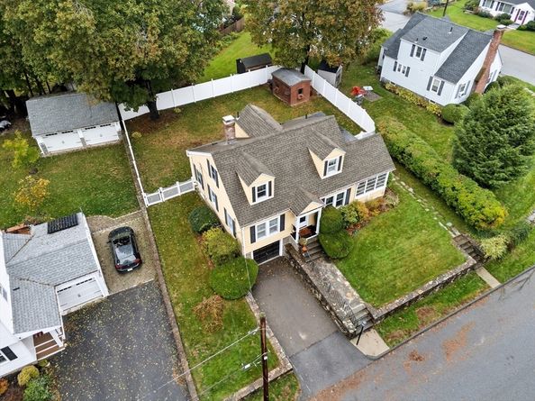 3 Bay Edge Dr, Worcester MA 01604