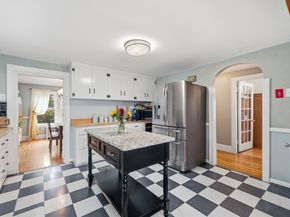 3 Bay Edge Dr, Worcester MA 01604