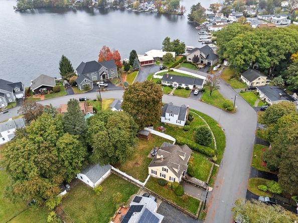 3 Bay Edge Dr, Worcester MA 01604