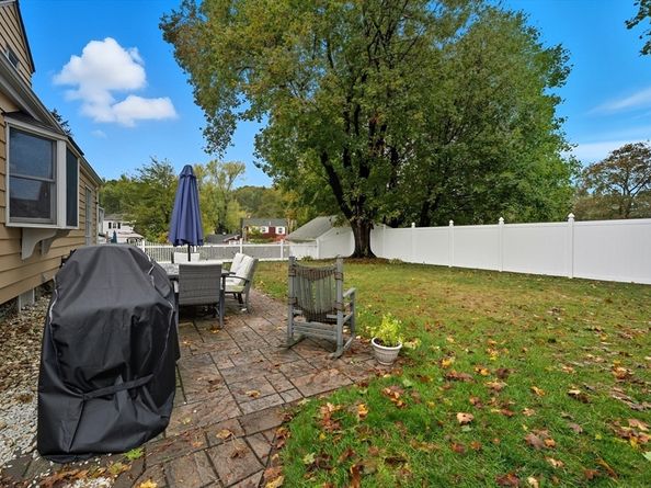 3 Bay Edge Dr, Worcester MA 01604