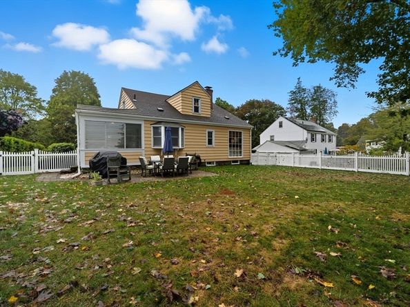 3 Bay Edge Dr, Worcester MA 01604