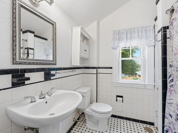 3 Bay Edge Dr, Worcester MA 01604