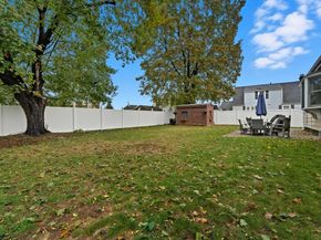 3 Bay Edge Dr, Worcester MA 01604