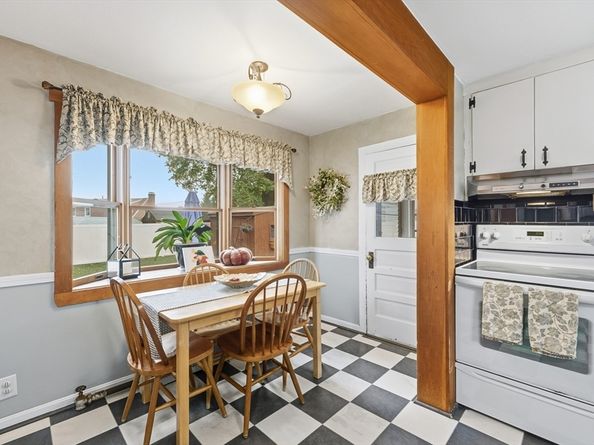 3 Bay Edge Dr, Worcester MA 01604