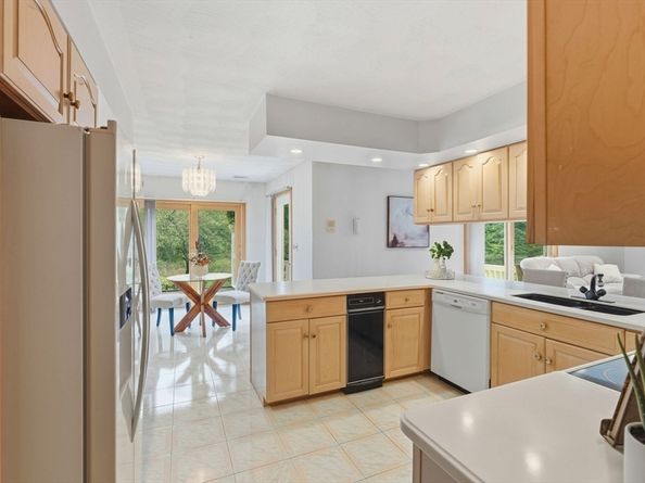 98 Lilah Ln, Reading MA 01867