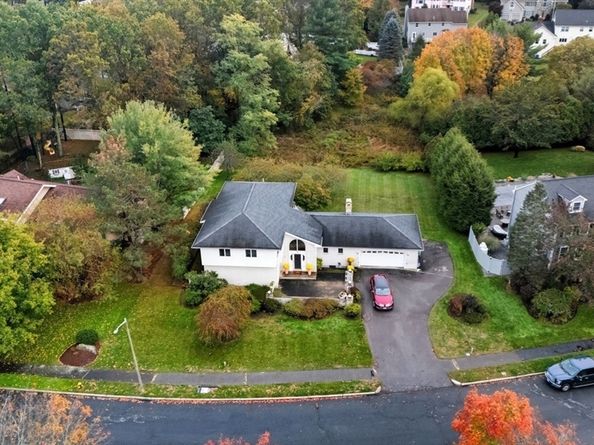 98 Lilah Ln, Reading MA 01867