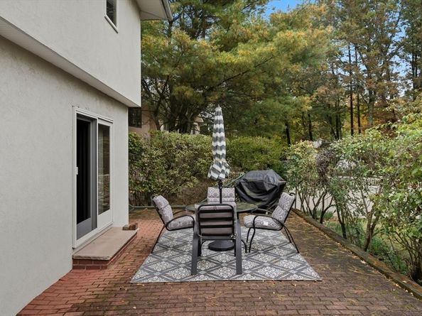 98 Lilah Ln, Reading MA 01867
