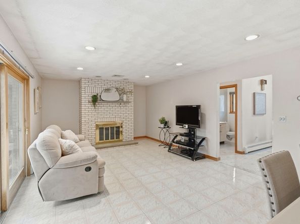 98 Lilah Ln, Reading MA 01867