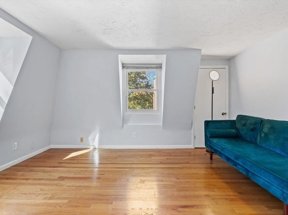 45 W Emerson 4, Melrose MA 02176