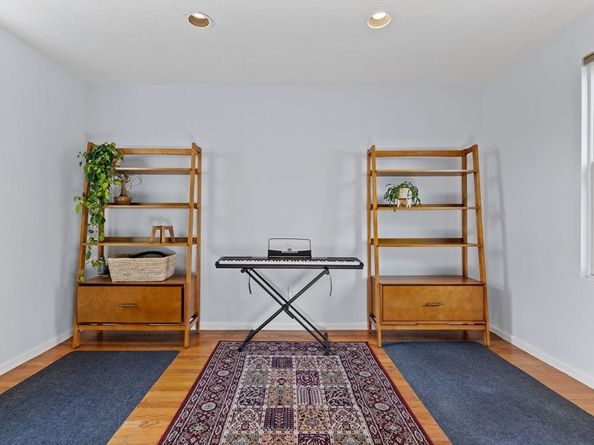 45 W Emerson 4, Melrose MA 02176