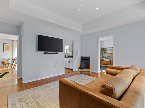 45 W Emerson 4, Melrose MA 02176