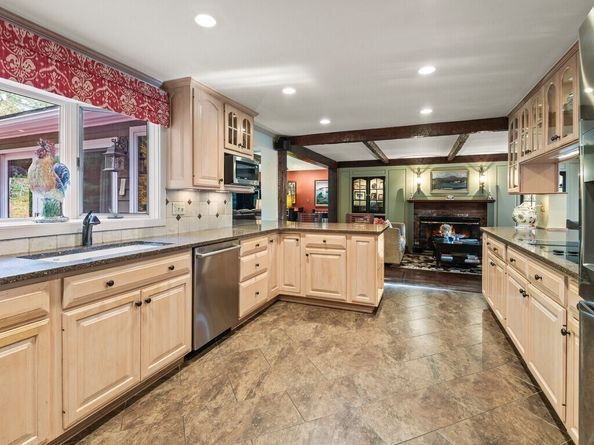 26 Townsend Dr, West Boylston MA 01583