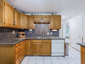 62 Edgemere Blvd, Shrewsbury MA 01545