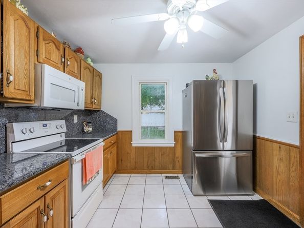 62 Edgemere Blvd, Shrewsbury MA 01545