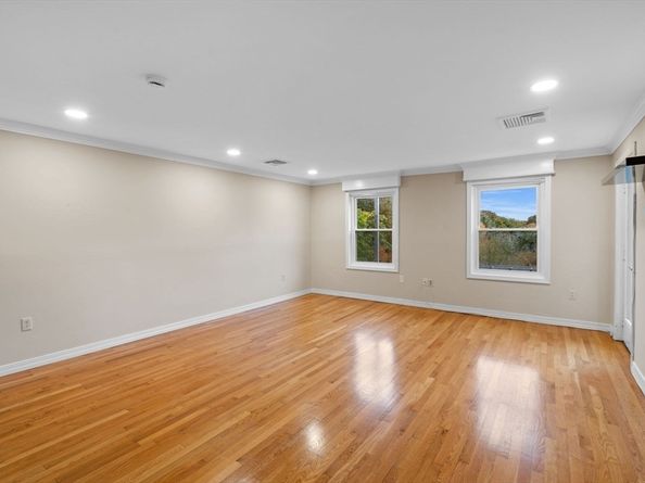 212 Humphrey Street 205, Marblehead MA 01945