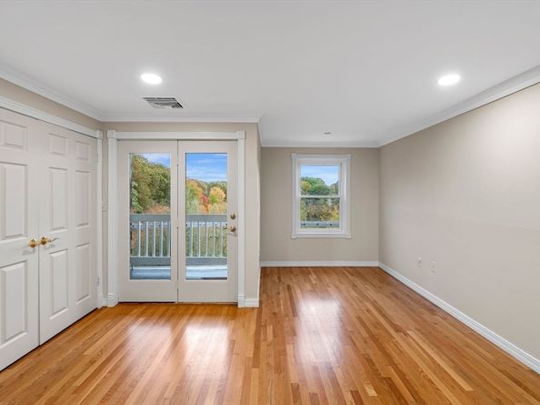 212 Humphrey Street 205, Marblehead MA 01945