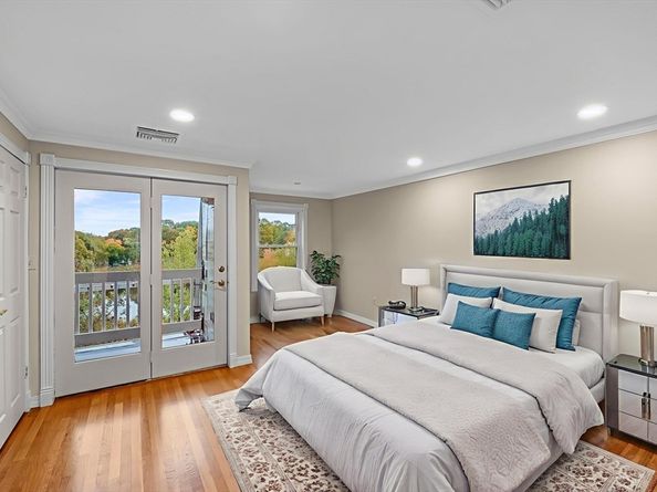 212 Humphrey Street 205, Marblehead MA 01945