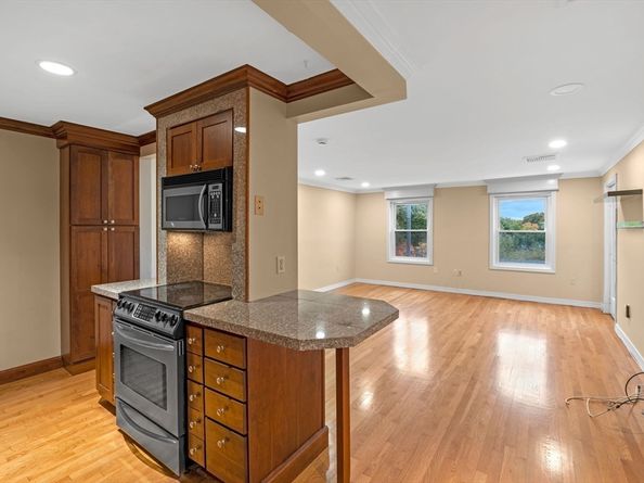 212 Humphrey Street 205, Marblehead MA 01945