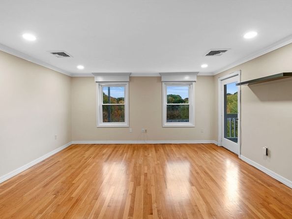 212 Humphrey Street 205, Marblehead MA 01945