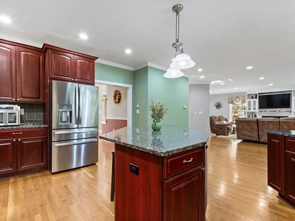 16 Hilltop Dr, Douglas MA 01516