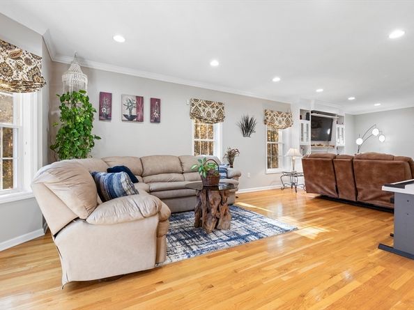 16 Hilltop Dr, Douglas MA 01516