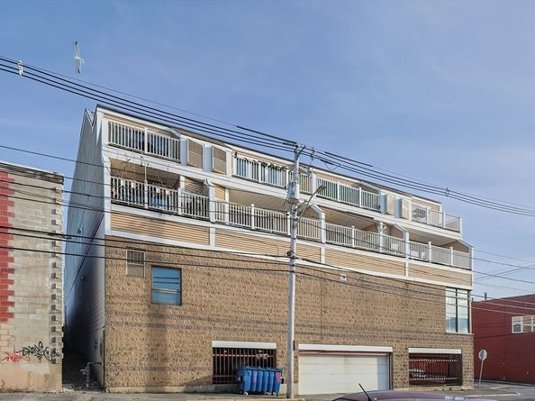 348 Rantoul Street 202, Beverly MA 01915