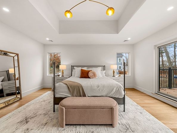 128 Charlemont, Newton MA 02461