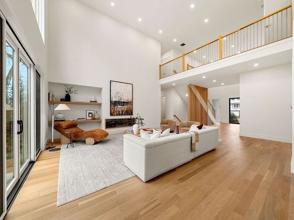 128 Charlemont, Newton MA 02461