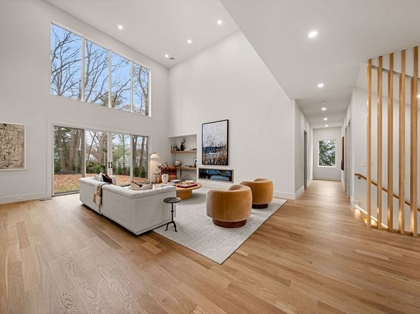 128 Charlemont, Newton MA 02461