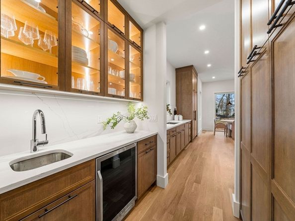 128 Charlemont, Newton MA 02461