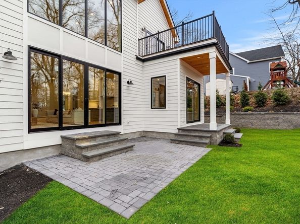 128 Charlemont, Newton MA 02461