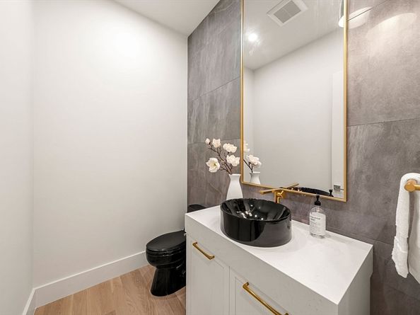 128 Charlemont, Newton MA 02461